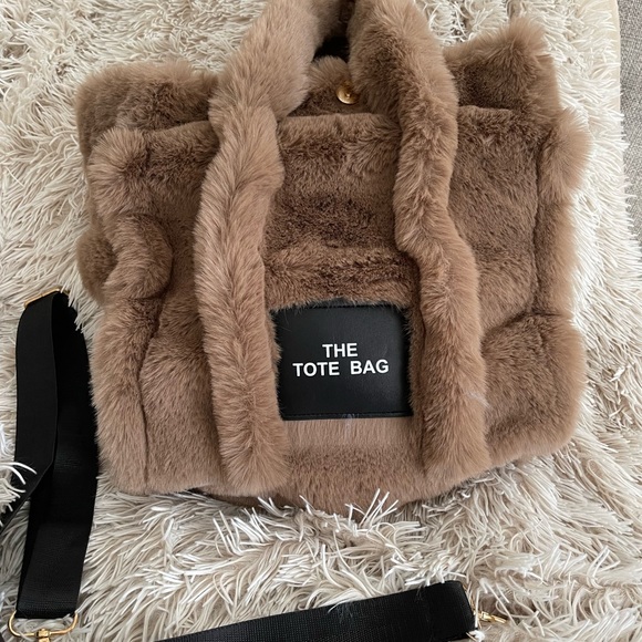 FAUX NWT Tote Bag - Picture 3 of 7